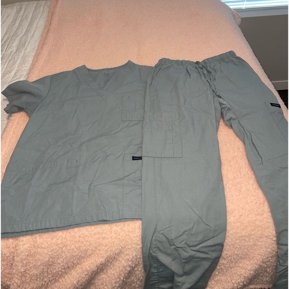 SCRUBS SET OF 4!! - Picture 3 of 14